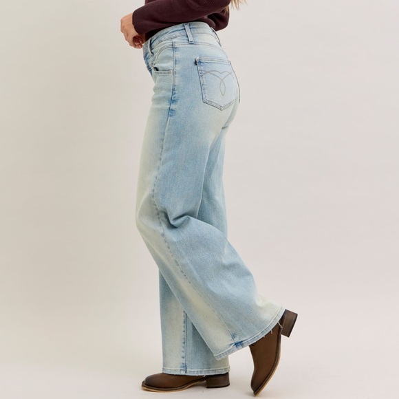 Judy Blue Denim - NEW🎉 Judy Blue High Waist Column Straight Jeans